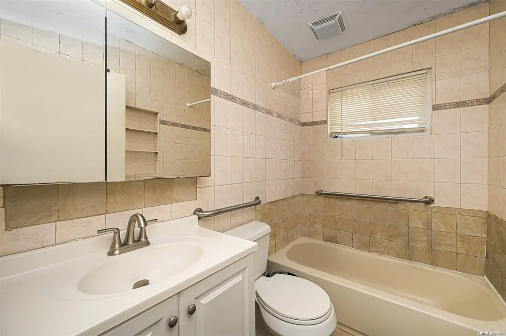 956 Lynn Drive Valley Stream NY 11580