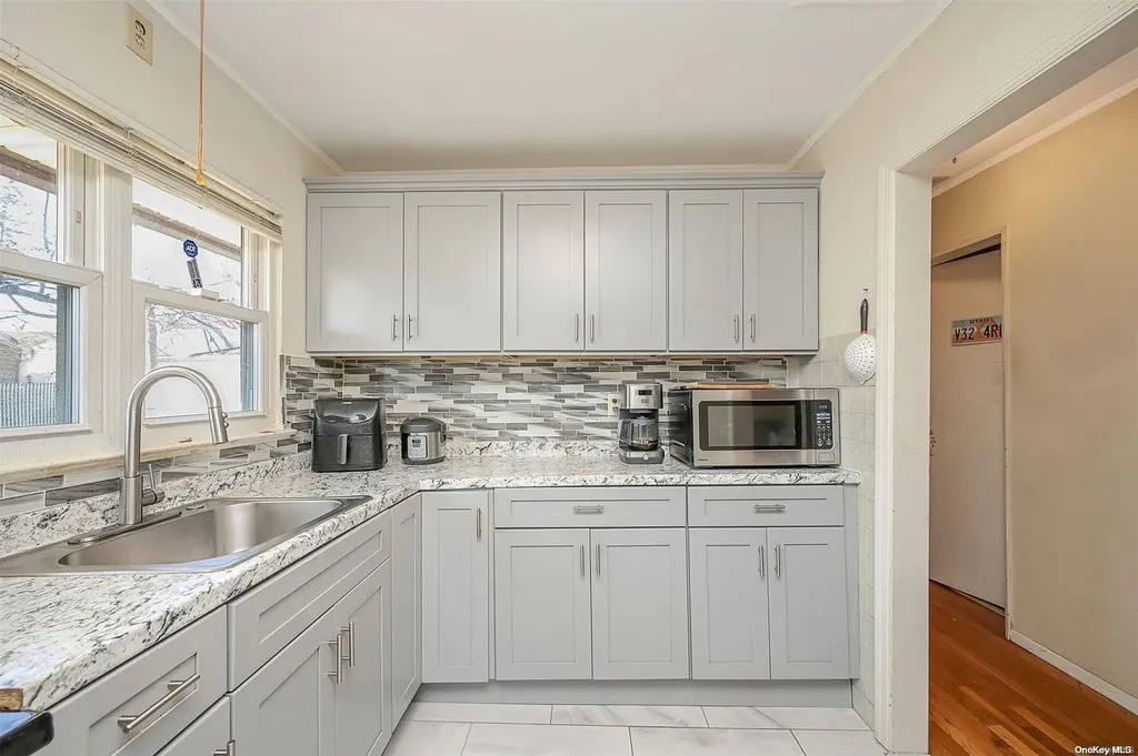 956 Lynn Drive Valley Stream NY 11580
