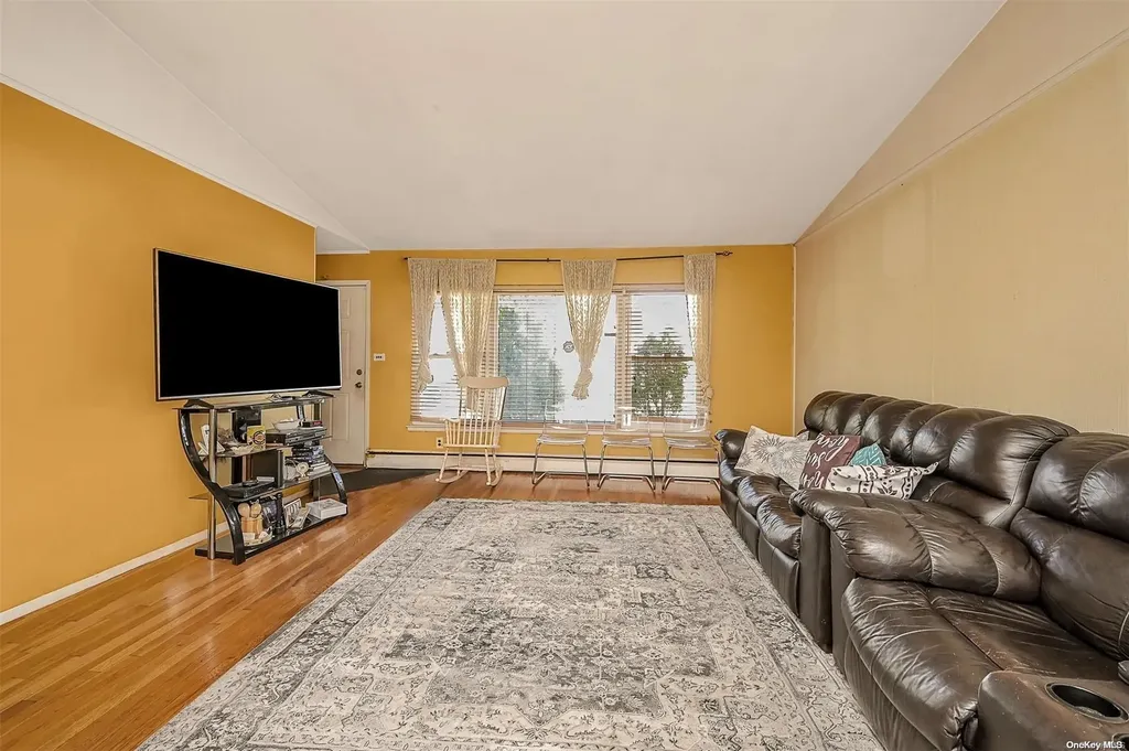956 Lynn Drive Valley Stream NY 11580