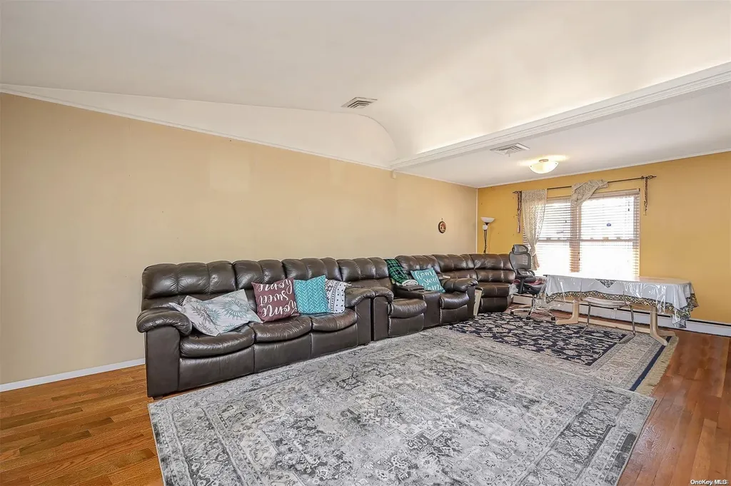 956 Lynn Drive Valley Stream NY 11580