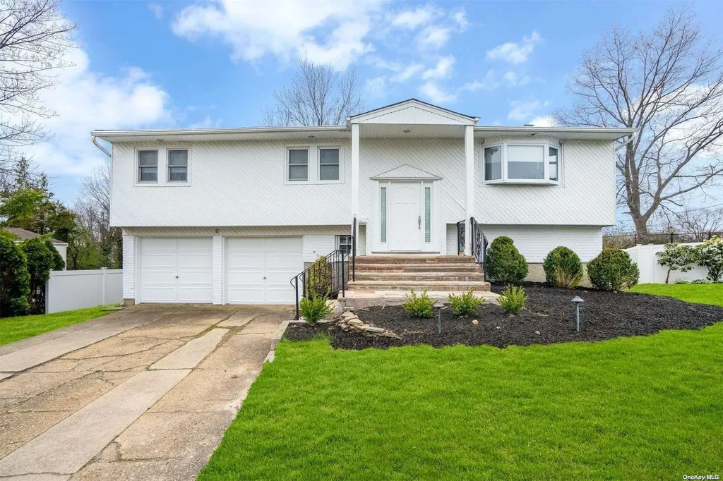 5 Pal Court Plainview NY 11803