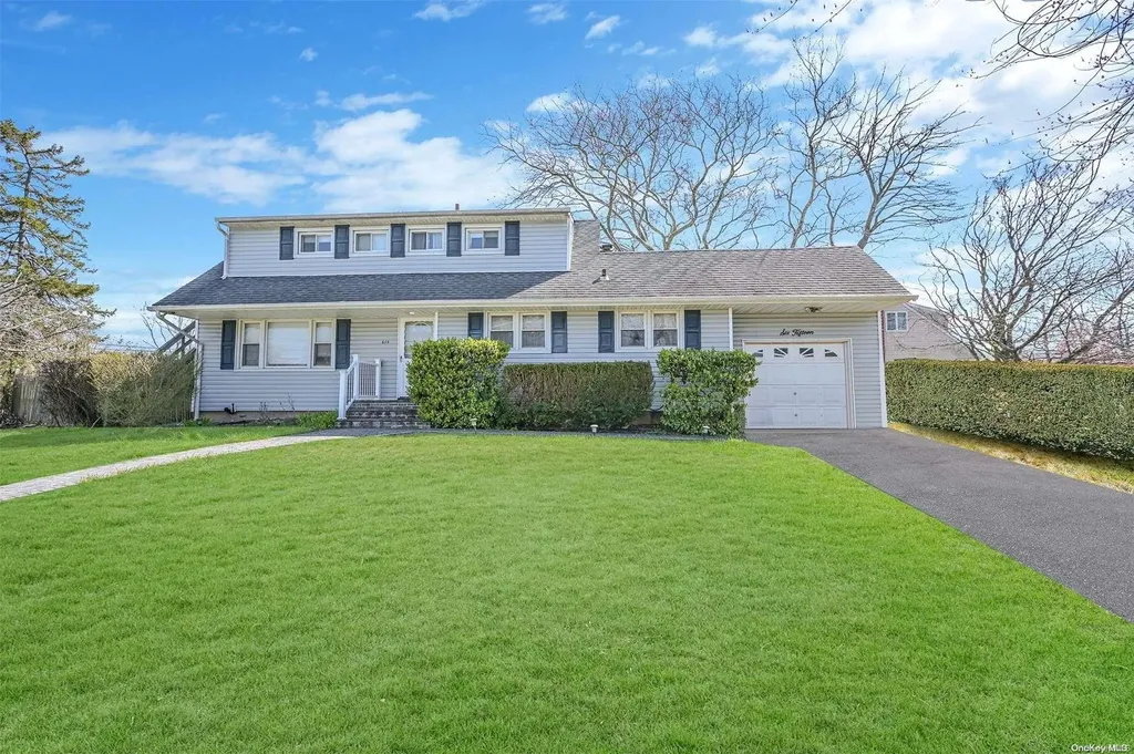615 Everdell Avenue West Islip NY 11795