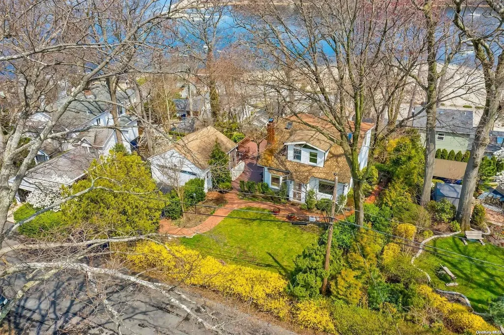 157 Taft Crescent Centerport NY 11721