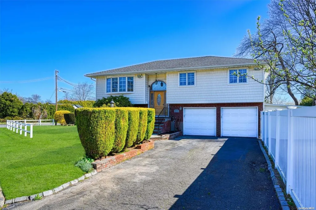 170 Radcliffe Road Plainview NY 11803