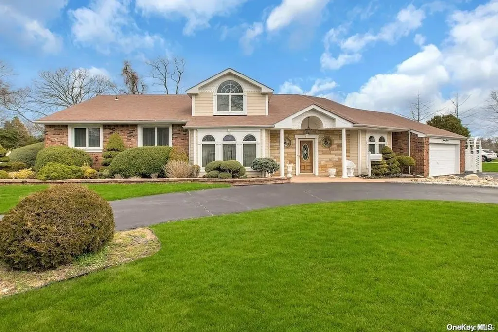 27 Dove Lane Bay Shore NY 11706