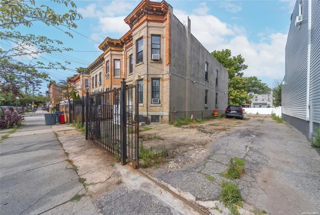 271 Nichols Avenue Brooklyn NY 11208
