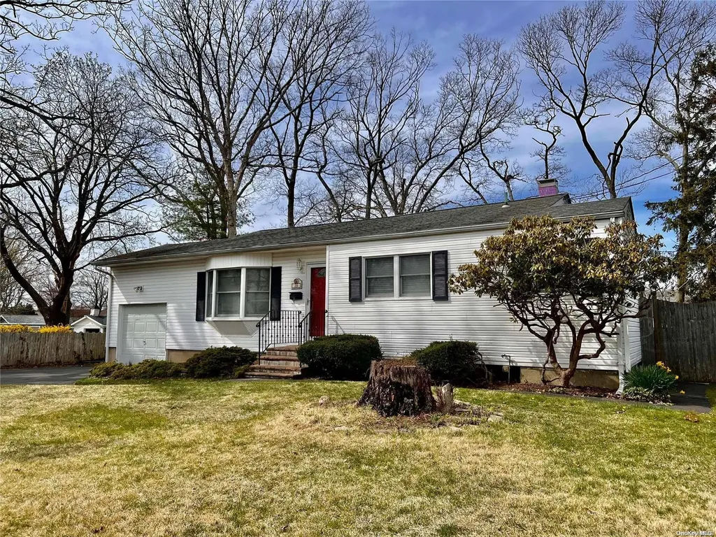 29 45th Street Islip NY 11751