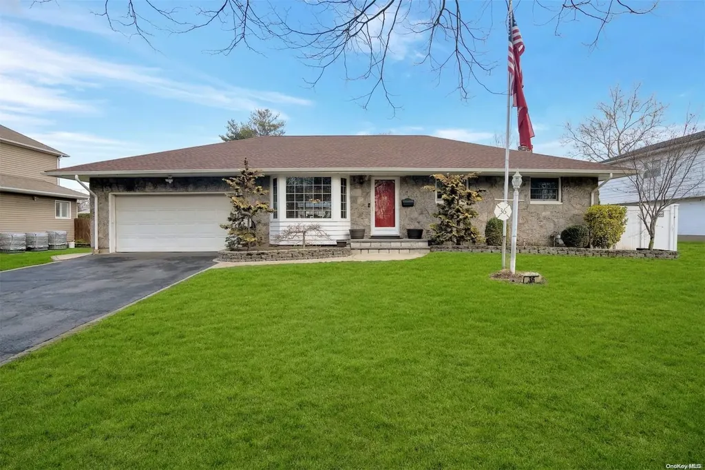 36 Berkley Lane Syosset NY 11791