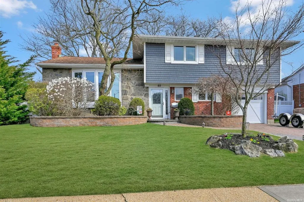 82 Debora Drive Plainview NY 11803