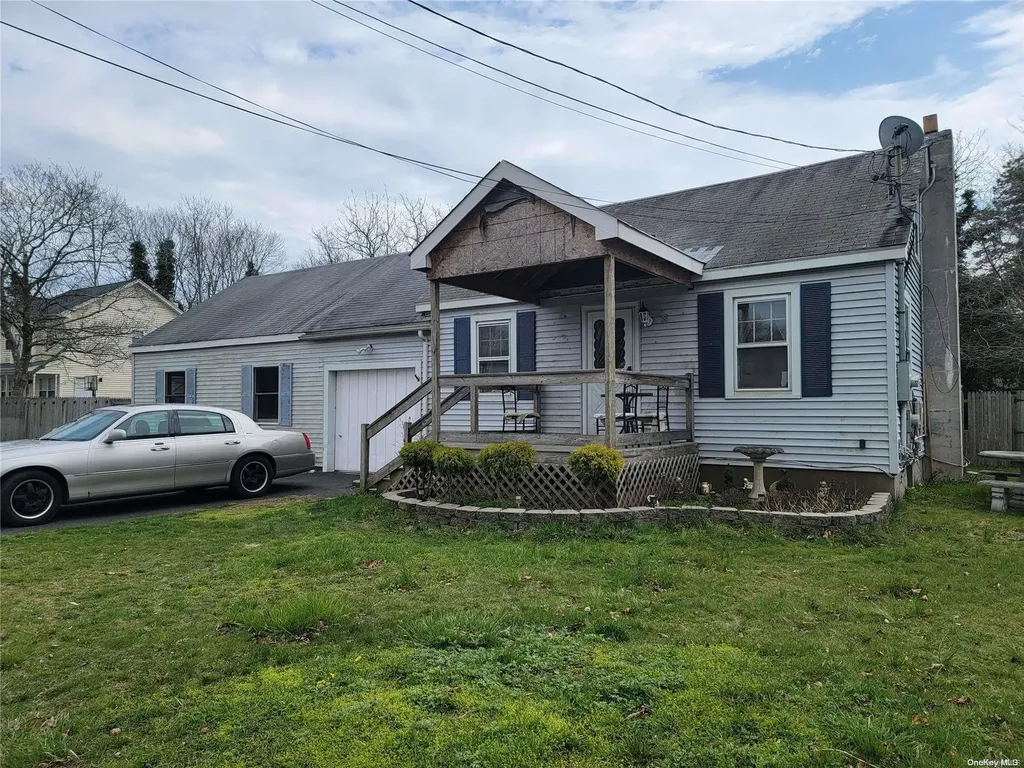 8 Ivy Road Mastic Beach NY 11951