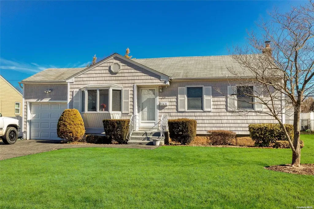 38 Wensley Road Plainview NY 11803