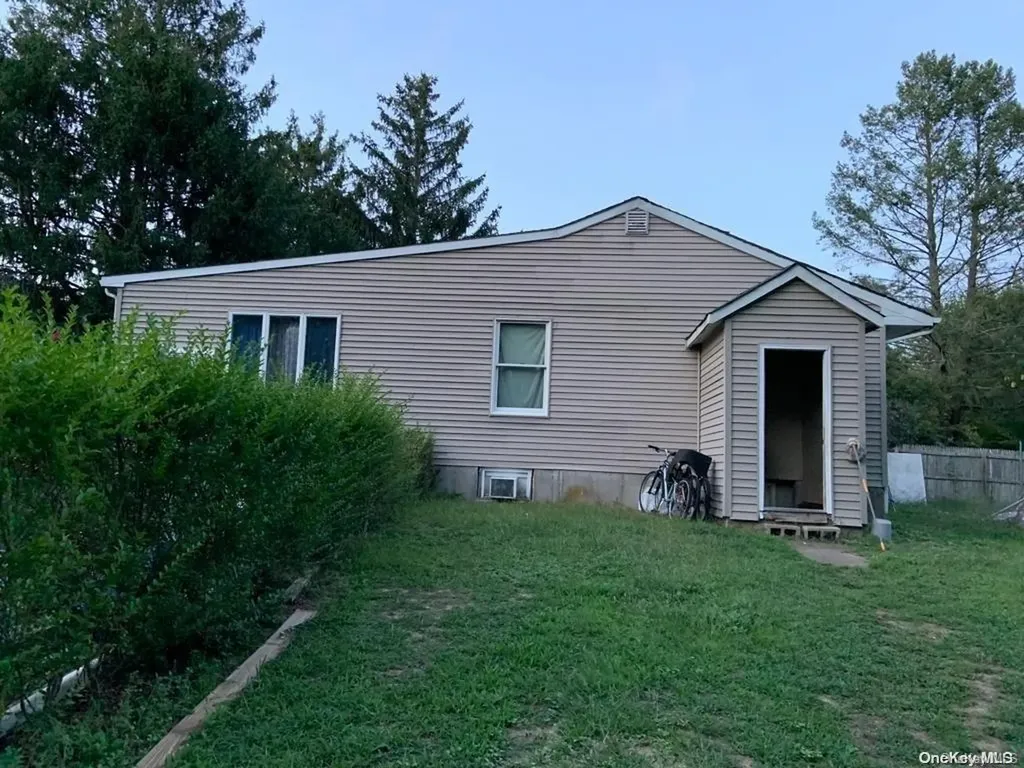 1543 Osborn Avenue Riverhead NY 11901
