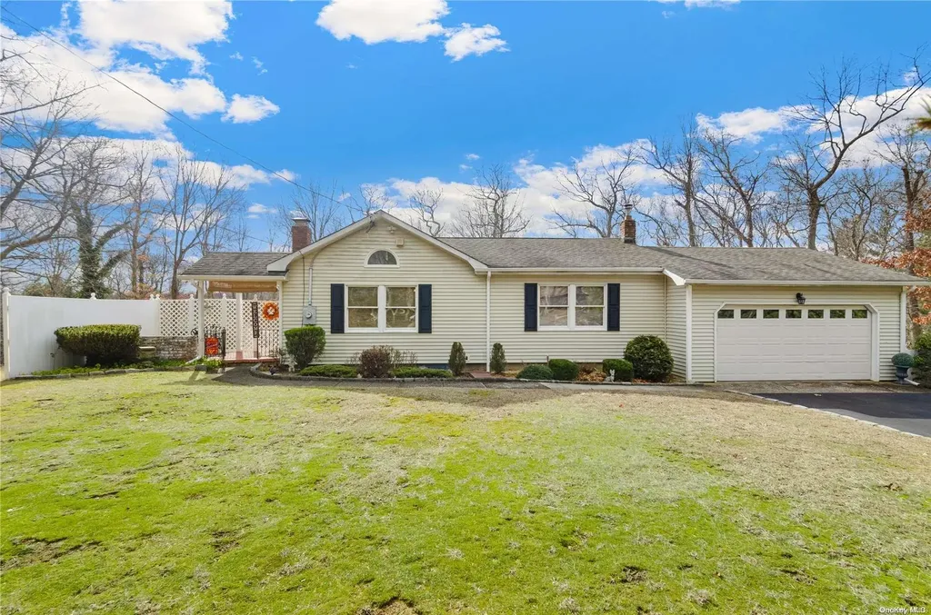 52 Stony Hill Path Smithtown NY 11787