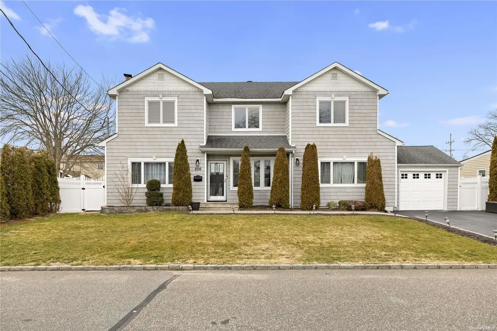 826 Milligan Lane West Islip NY 11795