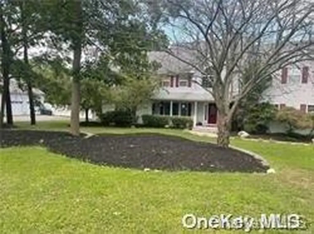 9 Crest Hollow Lane Manorville NY 11949