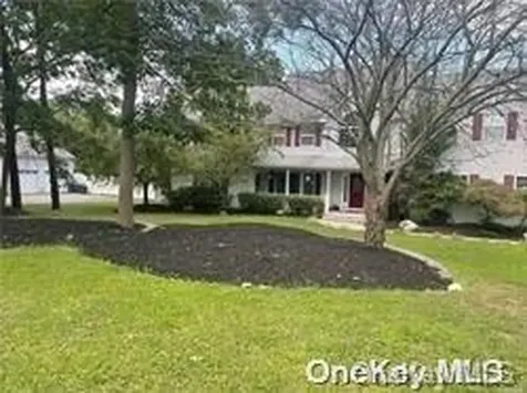 9 Crest Hollow Lane Manorville NY 11949