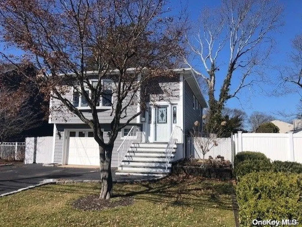59 Udalia Road West Islip NY 11795