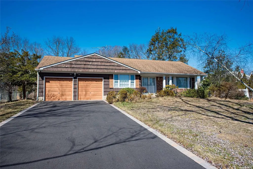67 Steven Place Smithtown NY 11787