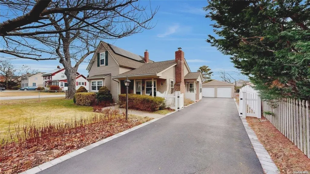 24 Dale Drive Oakdale NY 11769