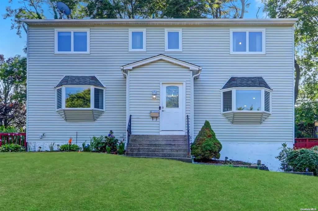 5 Tennis Court Plainview NY 11803