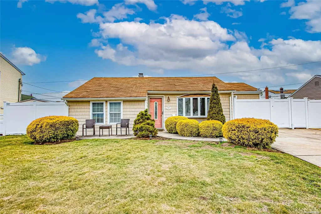 4156 Florence Road Bethpage NY 11714
