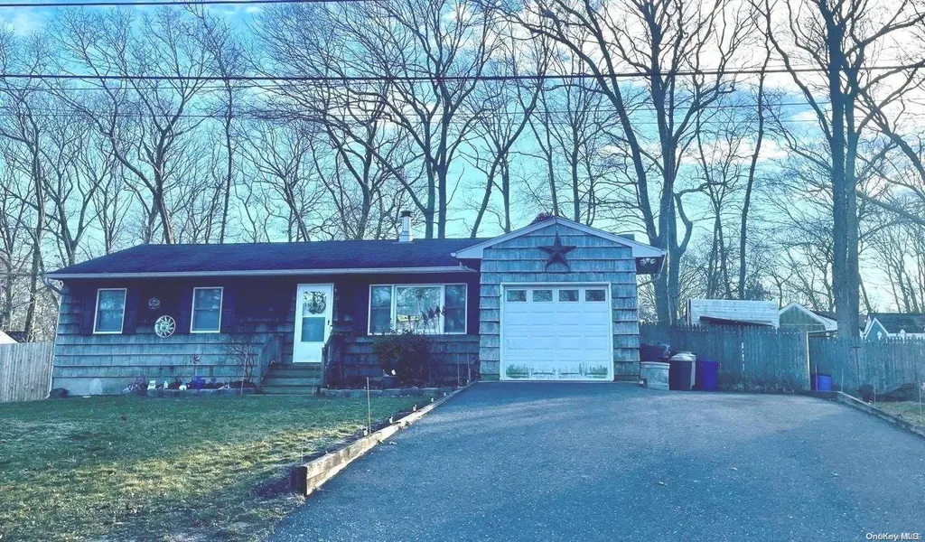 14 Overlook Drive Mastic NY 11950