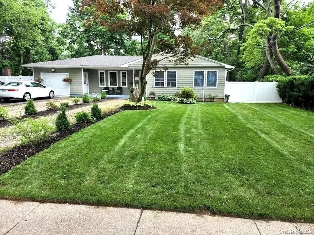 122 3rd Avenue Brentwood NY 11717