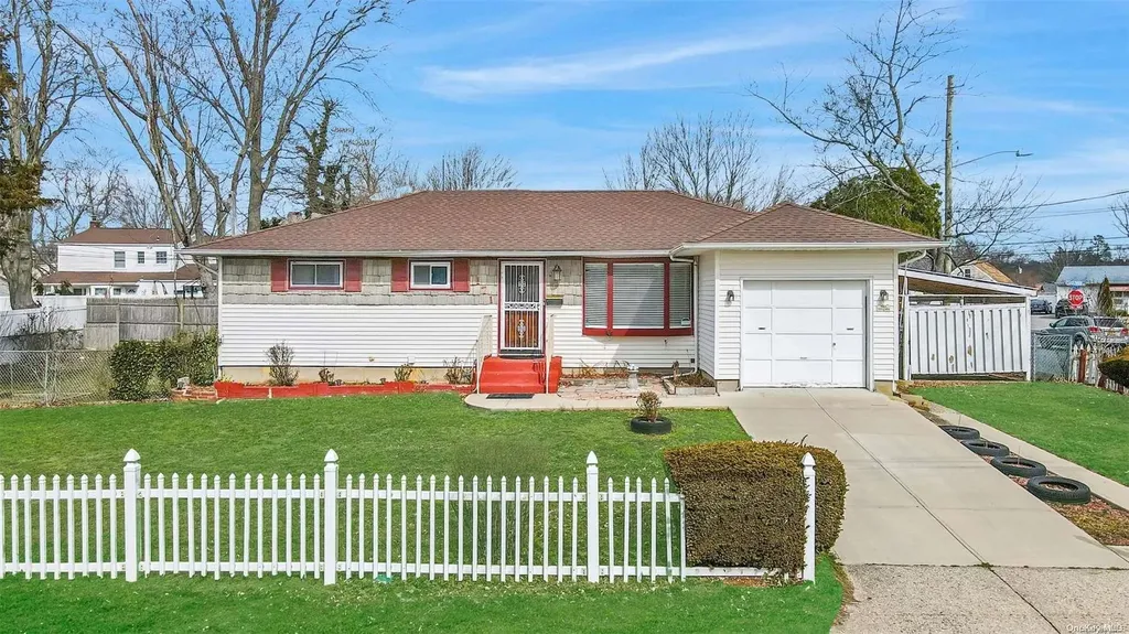 171 Vermont Avenue Bay Shore NY 11706