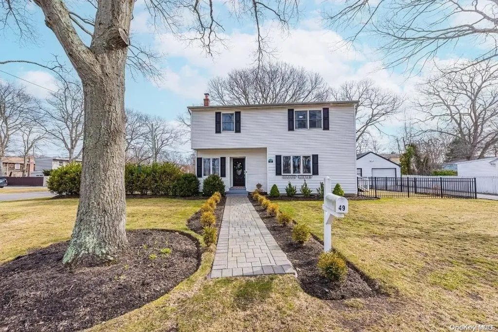 49 Ridgeway Boulevard Bay Shore NY 11706