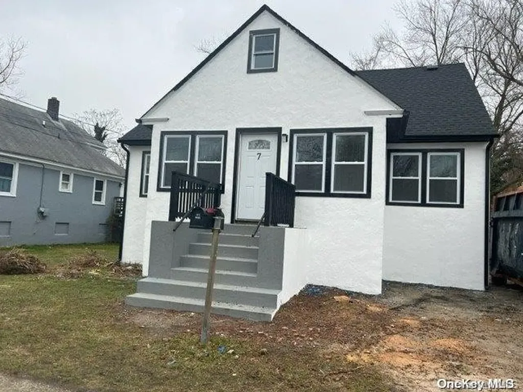 7 Ross Avenue Bay Shore NY 11706
