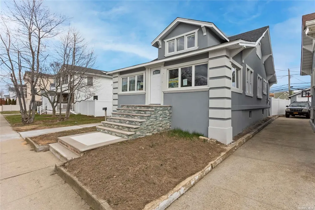 25 Parma Road Island Park NY 11558