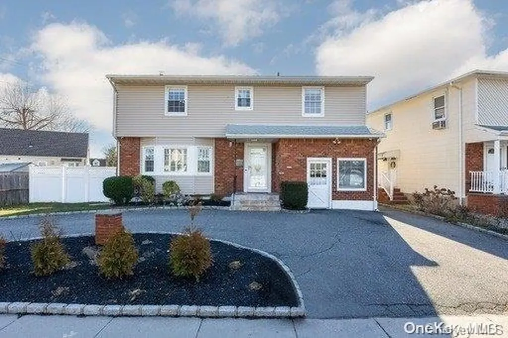3089 Oceanside Road Oceanside NY 11572