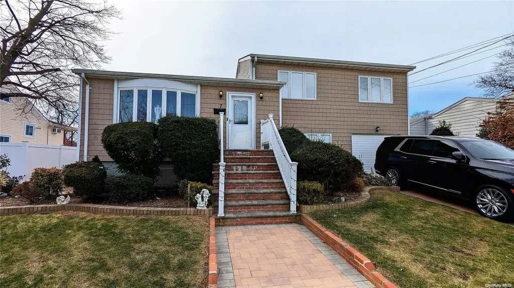 7 Davison Place Freeport NY 11520