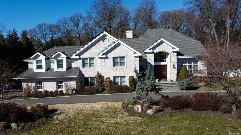 3 Maple Way Woodbury NY 11797