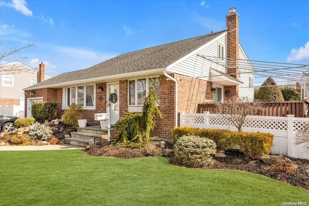 32 Silber Avenue Bethpage NY 11714