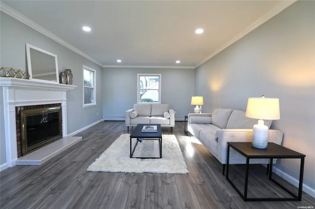282 Hallock Road Stony Brook NY 11790