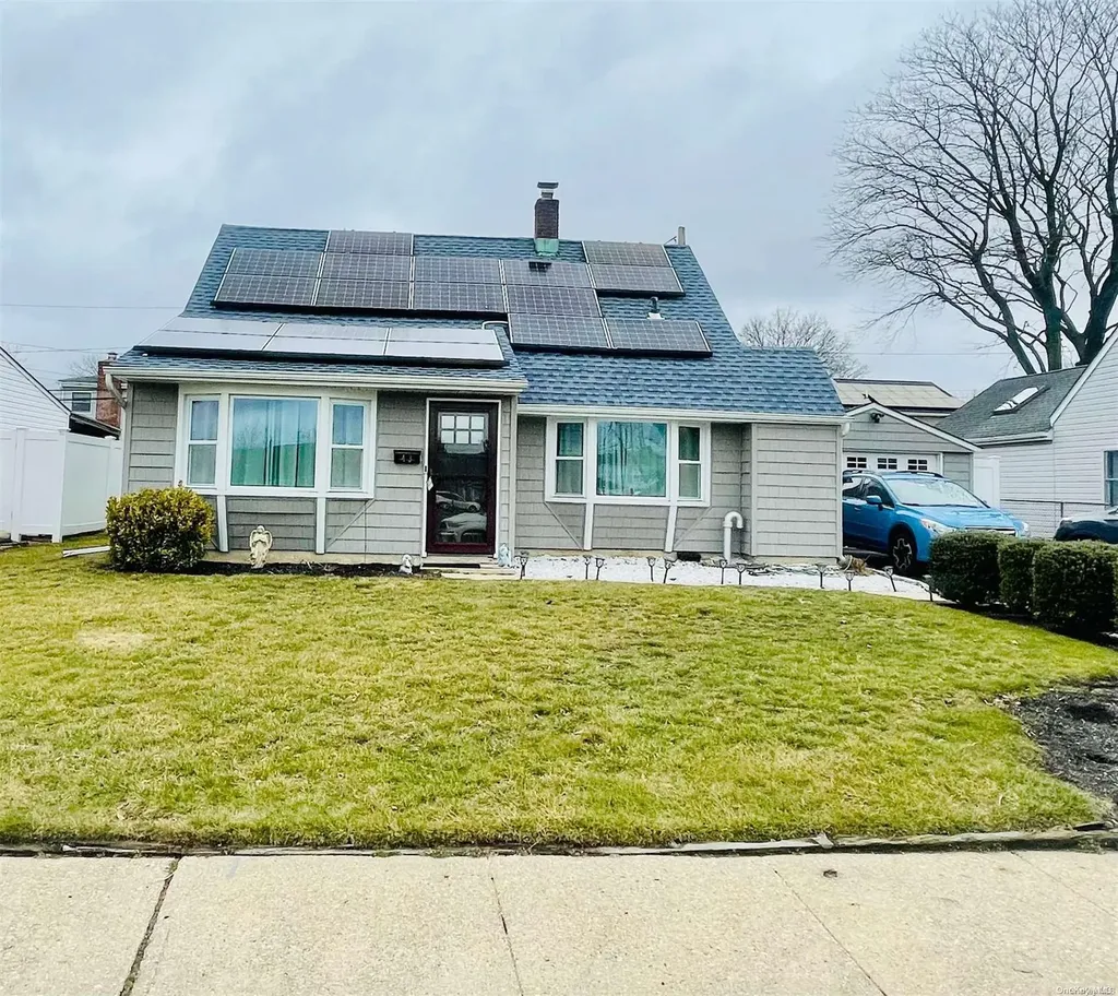 43 Cornflower Road Levittown NY 11756