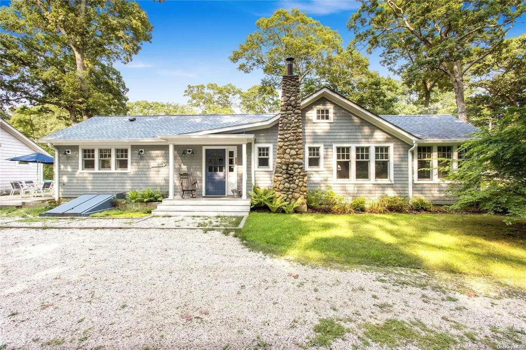 7025 Peconic Bay Boulevard Laurel NY 11948