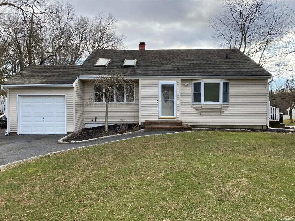 2 Iris Lane Smithtown NY 11787