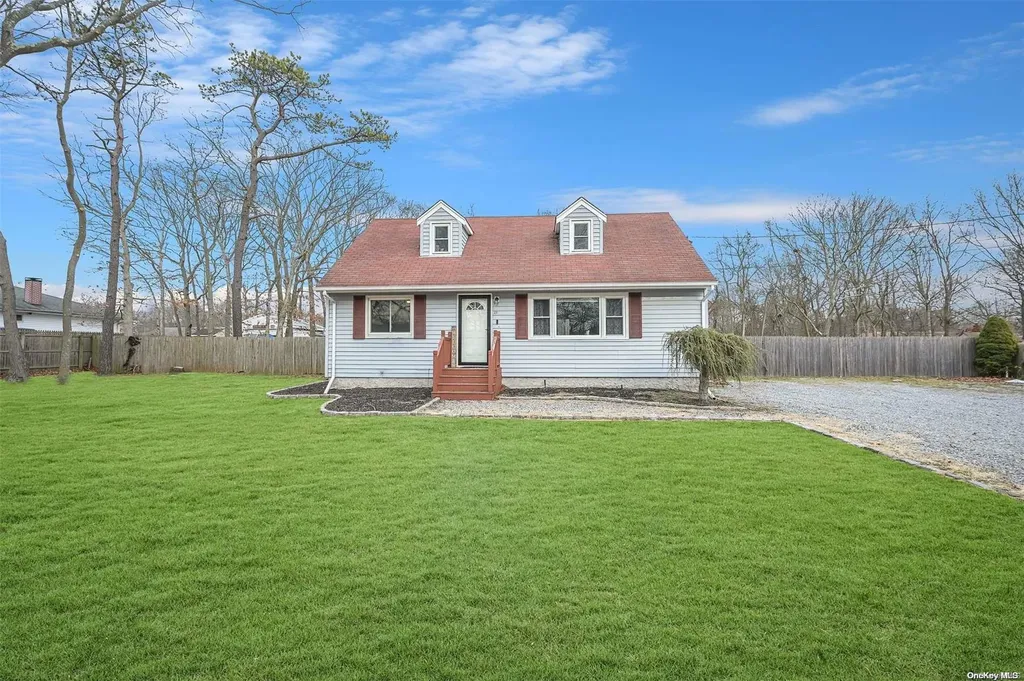 23 Strafford Street Mastic NY 11950