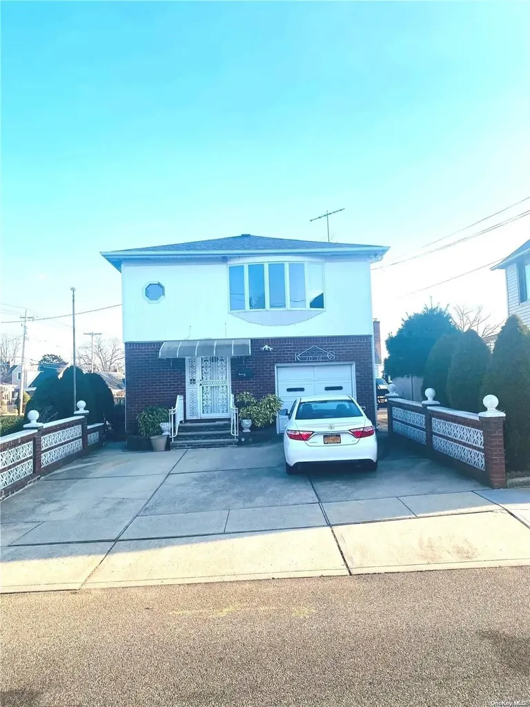 1016 5th Avenue New Hyde Park NY 11040