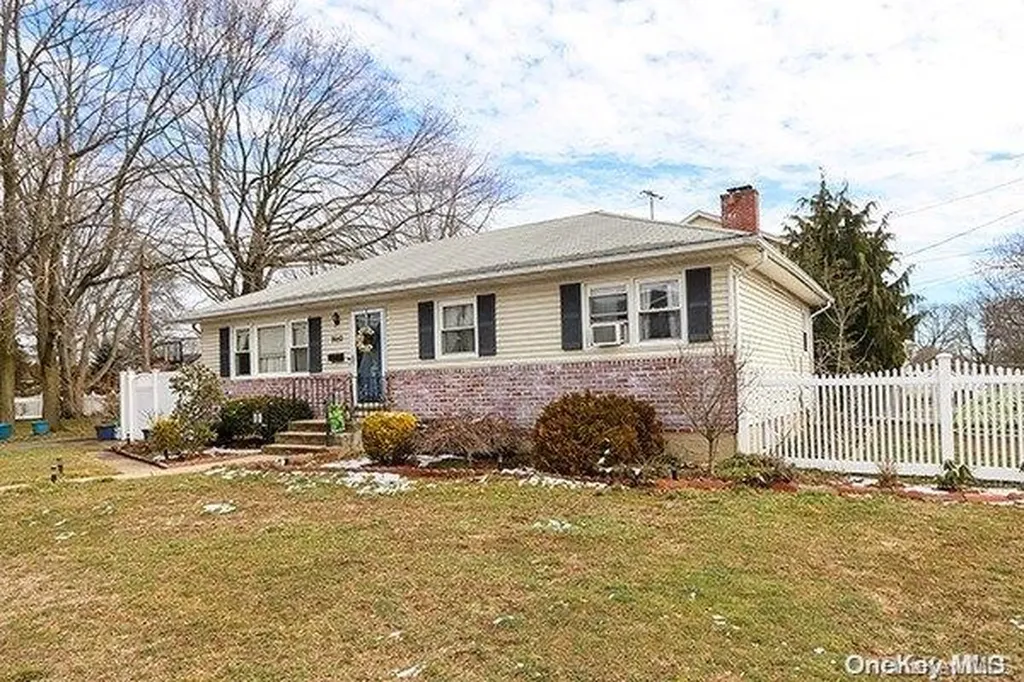 1469 Rhode Avenue Merrick NY 11566