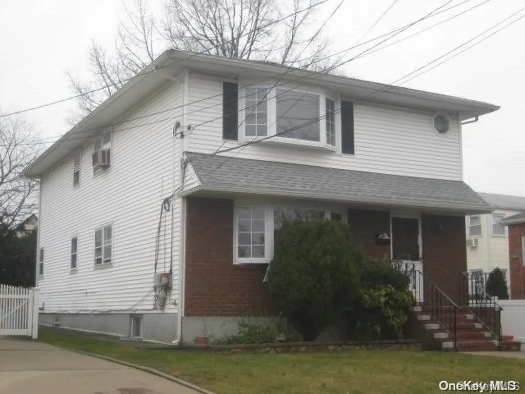 247 Lehrer Avenue Elmont NY 11003