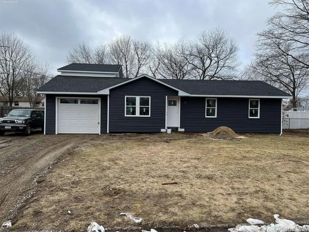 2904 Eagle Avenue Medford NY 11763