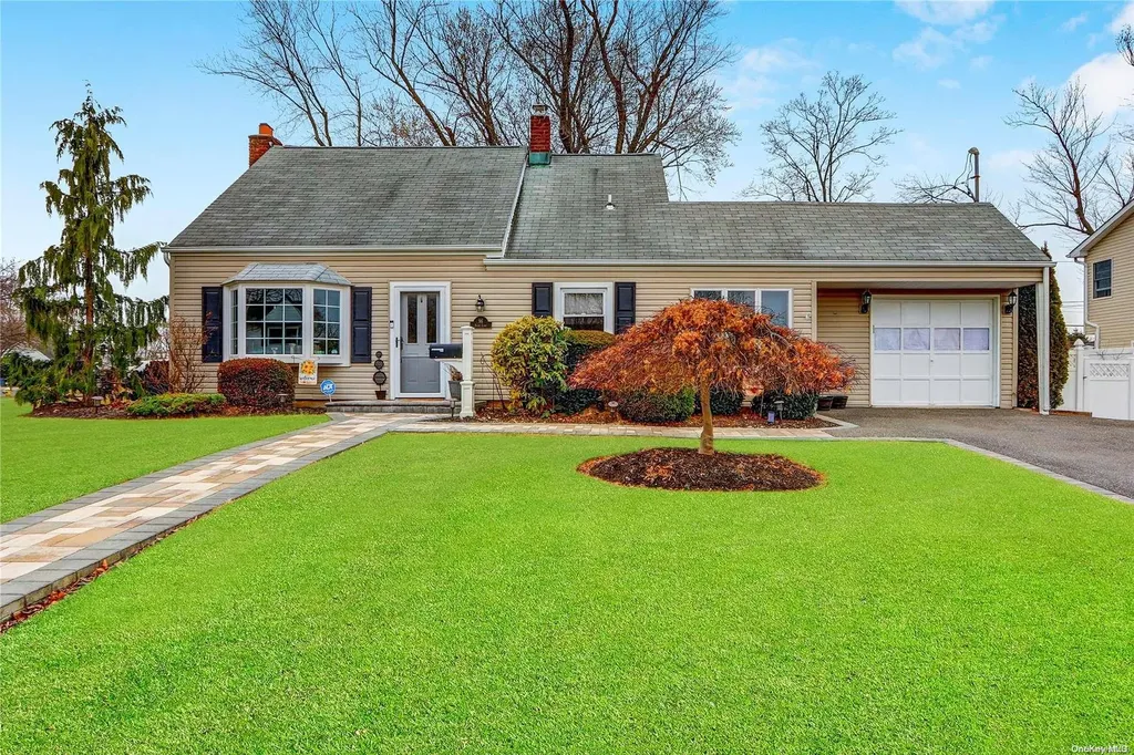 96 Slate Lane Levittown NY 11756