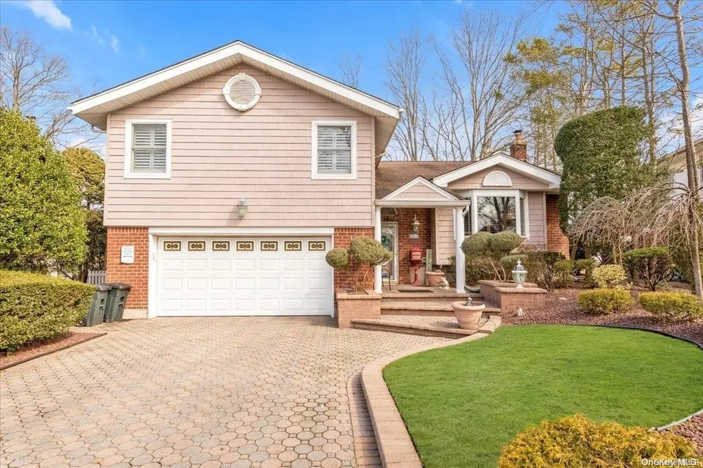 555 Mark Lane Westbury NY 11590