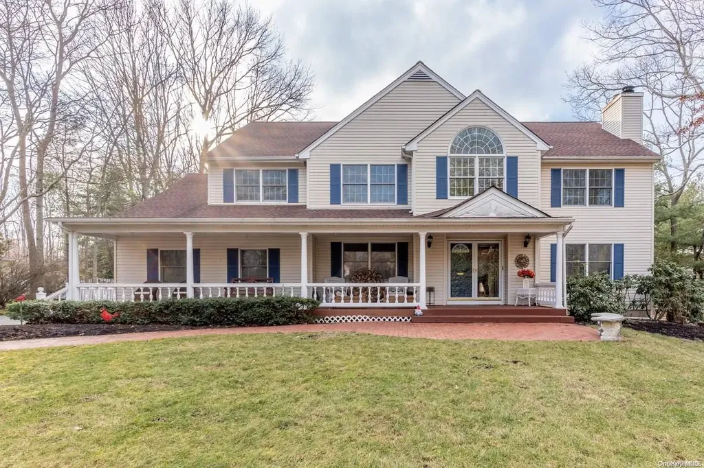 18 Gateway Lane Manorville NY 11949