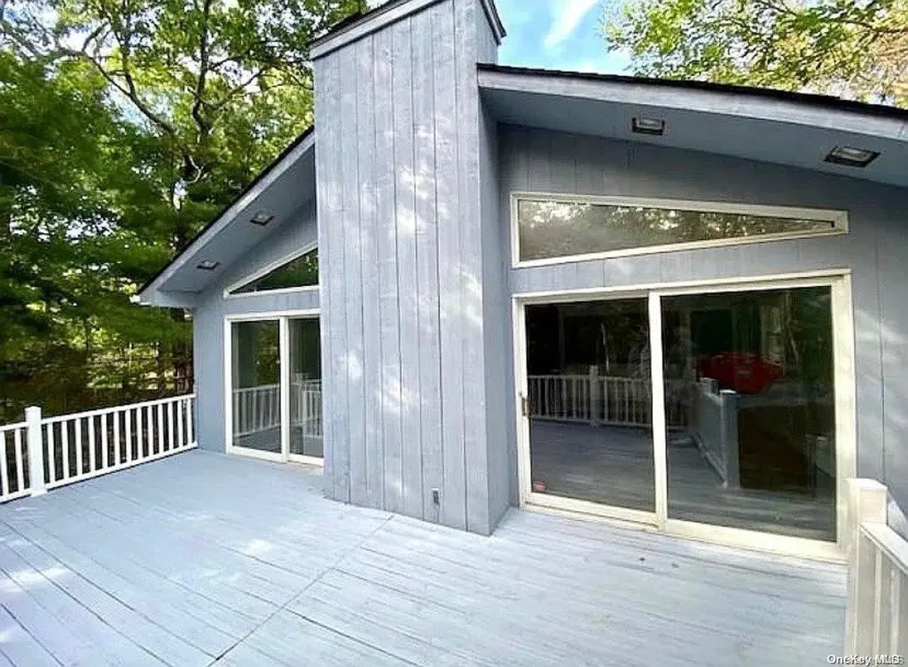 1 Gerald Lane Hampton Bays NY 11946