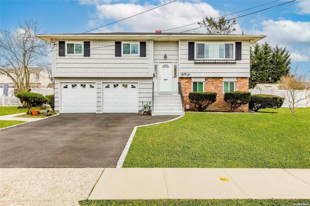 36 Espie Lane North Babylon NY 11703