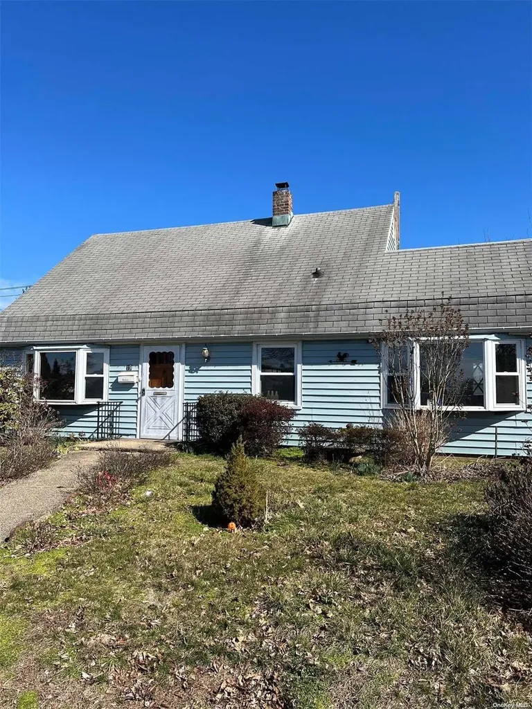 19 Castle Lane Levittown NY 11756